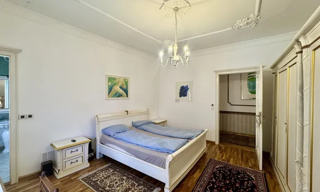 Недвижимость Three-room apartment in the center: 9