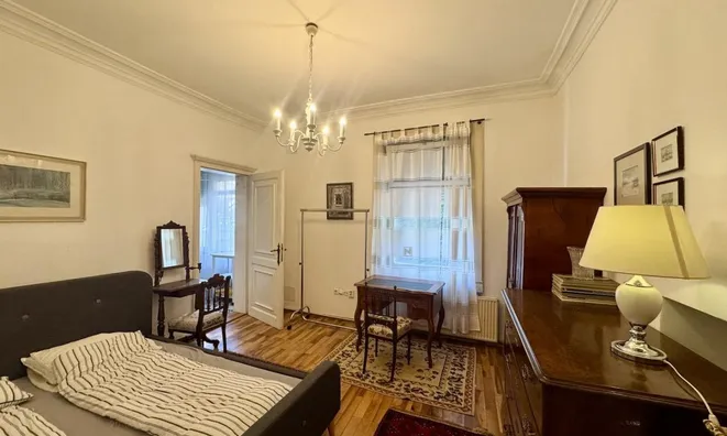 Недвижимость Three-room apartment in the center: 12