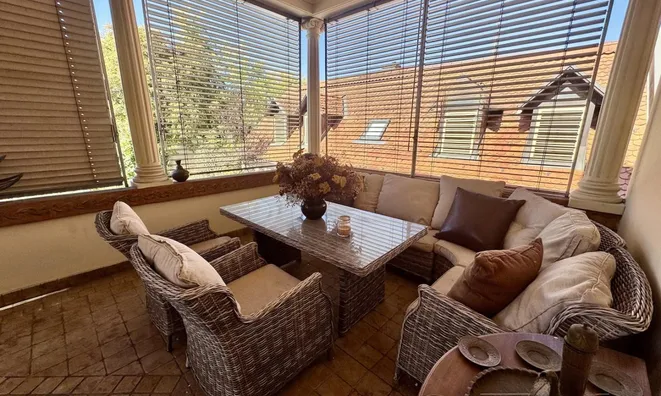 Недвижимость Three-room apartment in the center: 18