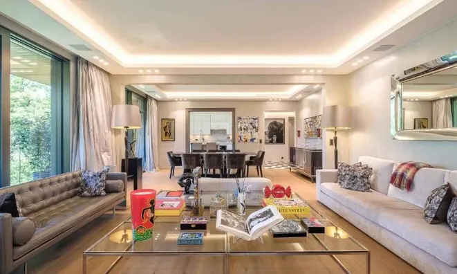 Недвижимость Attic flat 6 rooms: 1