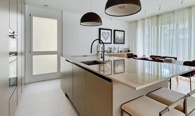 Недвижимость Apartment 5 rooms: 6