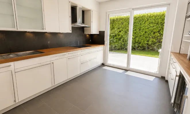 Недвижимость Single house 8 rooms: 10