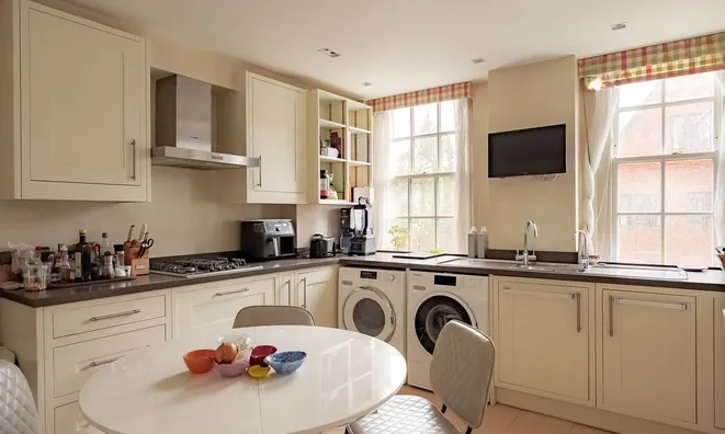 Недвижимость Cranmer Court, Whiteheads Grove, Chelsea: 1
