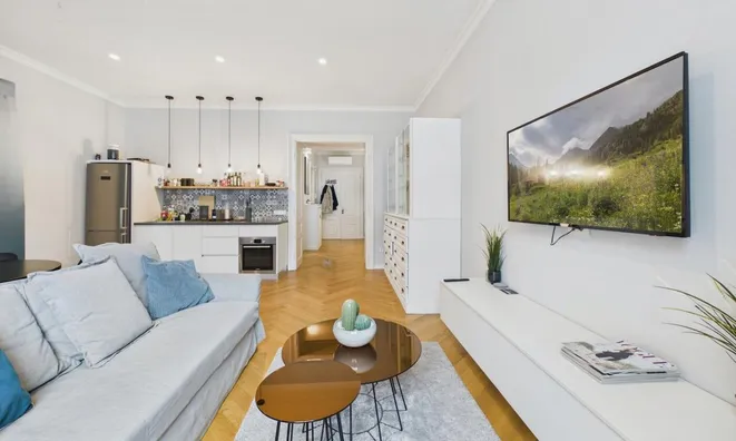 Недвижимость 3-room apartment in the center: 1
