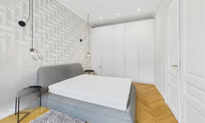 Недвижимость 3-room apartment in the center: 8