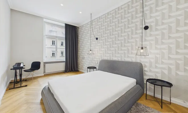 Недвижимость 3-room apartment in the center: 9