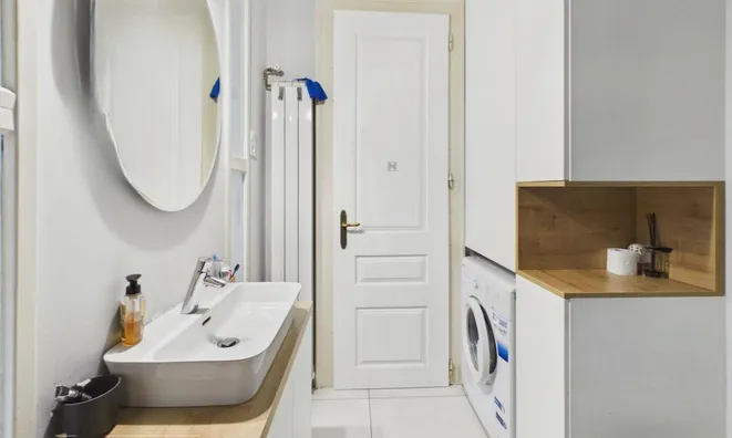 Недвижимость 3-room apartment in the center: 11