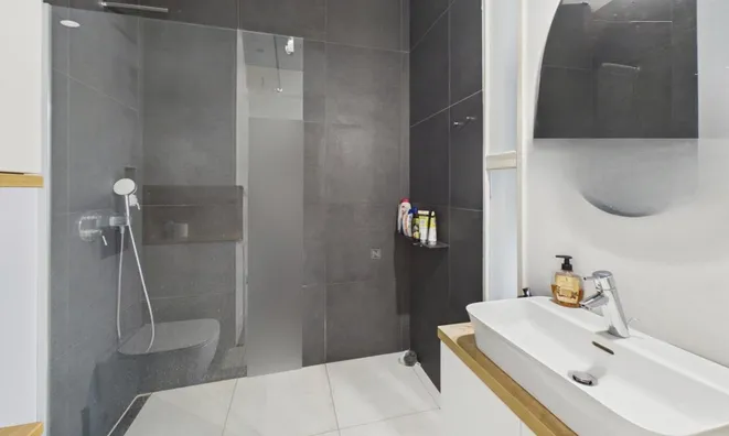 Недвижимость 3-room apartment in the center: 12