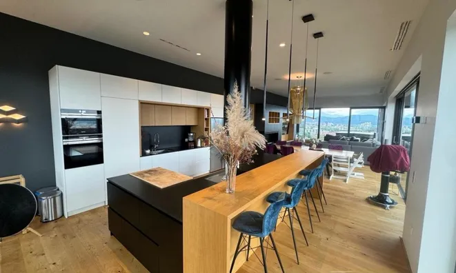 Недвижимость Apartment, 5+ rooms, Bežigrad: 1