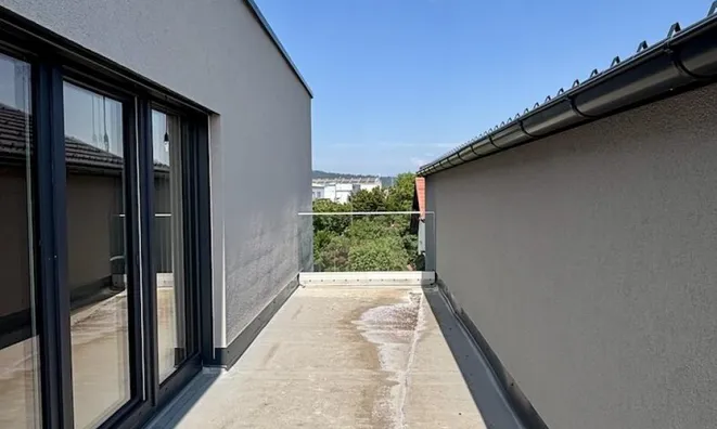 Недвижимость House with terrace Novo Vizhmarie: 15