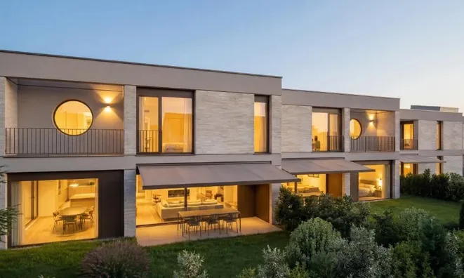 Недвижимость Bifamiliar house 6 rooms: 1