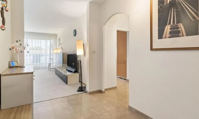 Недвижимость Apartment 4 rooms: 6