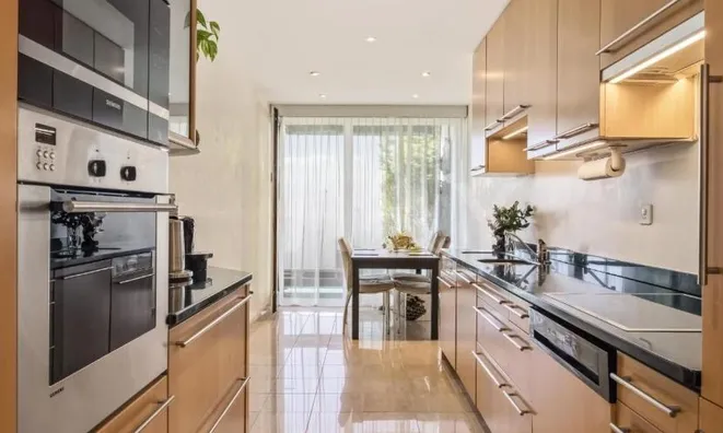 Недвижимость Apartment 4 rooms: 7