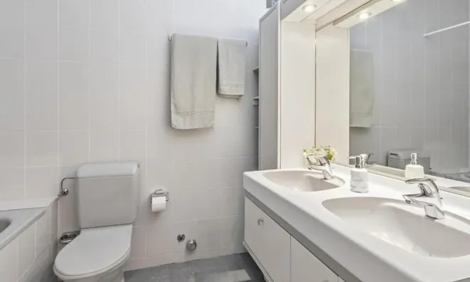 Недвижимость Apartment 4 rooms: 8