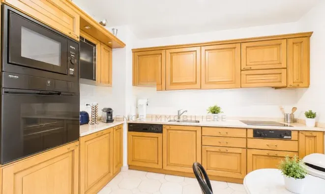 Недвижимость Apartment 5 rooms: 2
