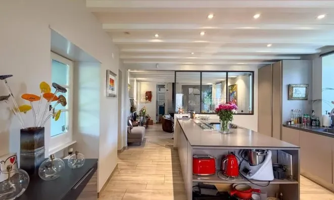 Недвижимость Single house 6 rooms: 3
