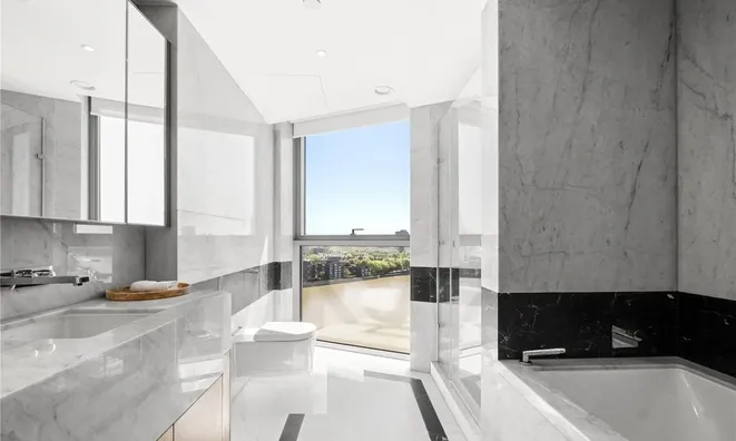 Недвижимость Tower West, 1 Waterfront Drive: 2