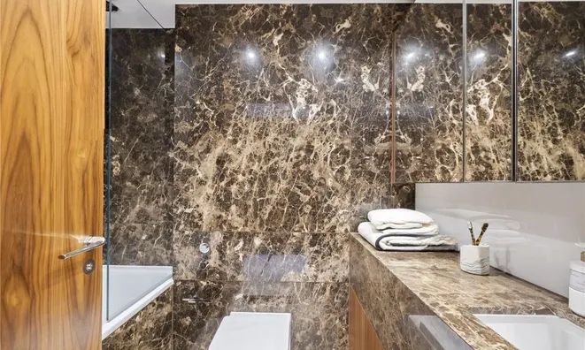 Недвижимость Tower West, 1 Waterfront Drive: 4