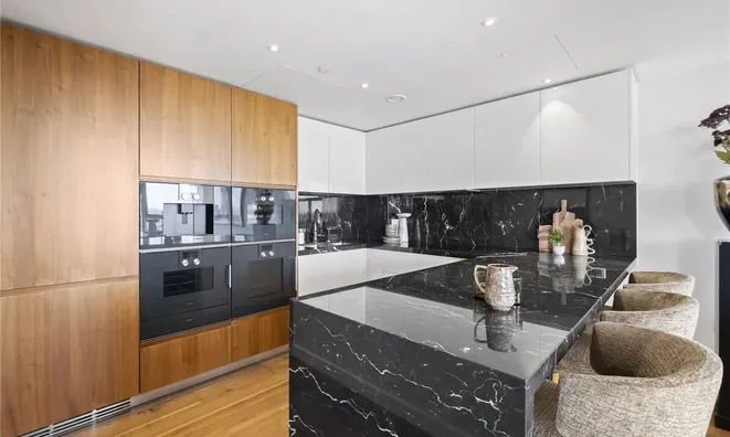 Недвижимость Tower West, 1 Waterfront Drive: 21