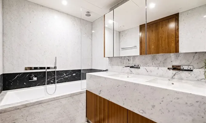 Недвижимость Tower West, 1 Waterfront Drive: 2