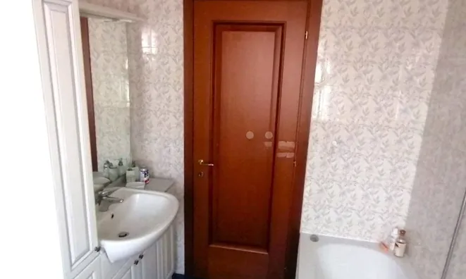 Недвижимость Трехкомнатная квартира в Центре: 16