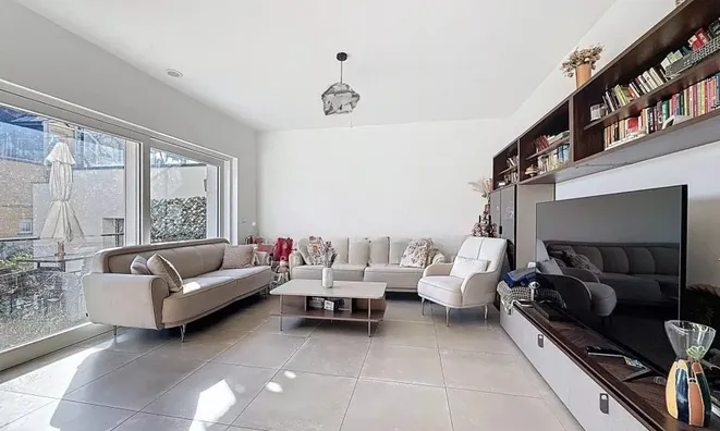 Недвижимость Semi-detached house 6 bedrooms for sale in Filsdorf: 1