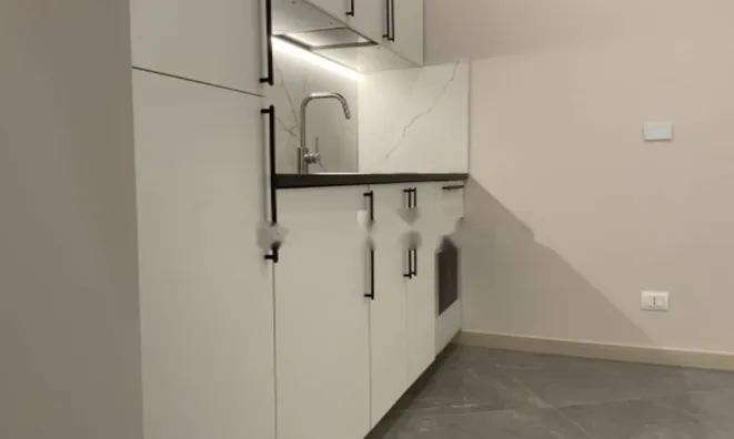 Недвижимость Трехкомнатная квартира в центре: 5