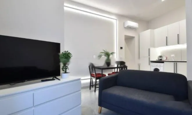 Недвижимость Трехкомнатная квартира в центре: 18