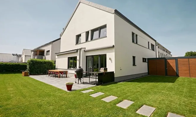 Недвижимость Villa 8 bedrooms for sale in Capellen: 1