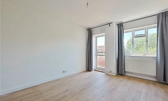 Недвижимость Rollo Court, Strasburg Road: 2