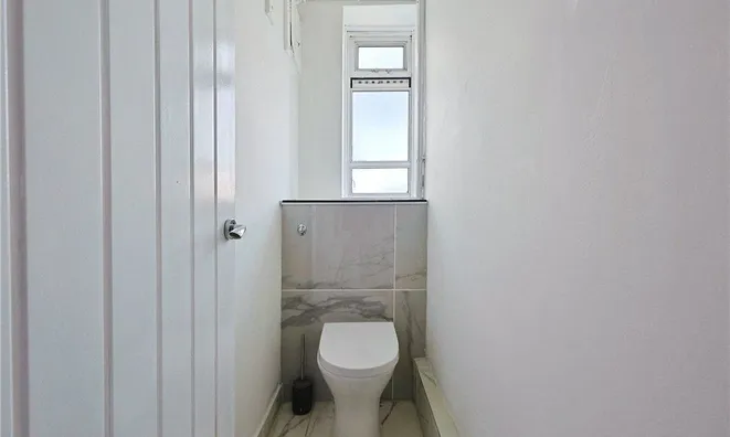 Недвижимость Rollo Court, Strasburg Road: 3