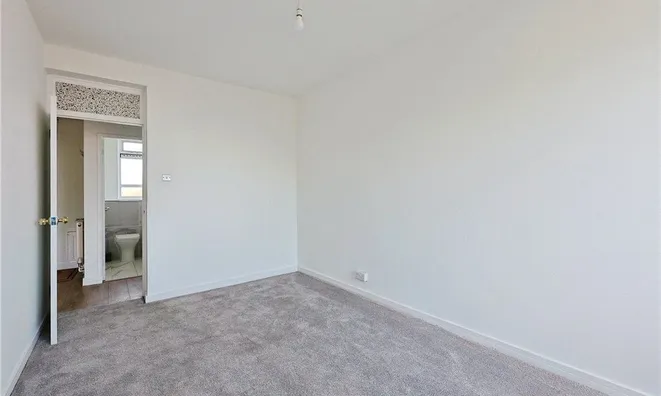 Недвижимость Rollo Court, Strasburg Road: 8