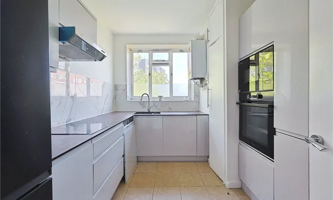 Недвижимость Rollo Court, Strasburg Road: 12