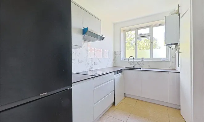 Недвижимость Rollo Court, Strasburg Road: 14