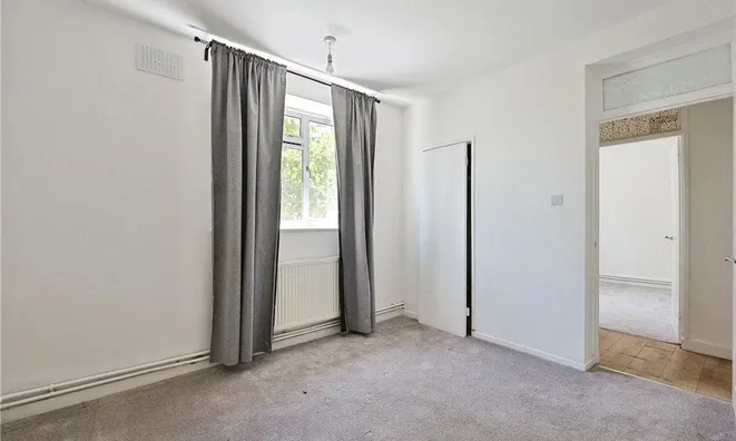 Недвижимость Rollo Court, Strasburg Road: 16