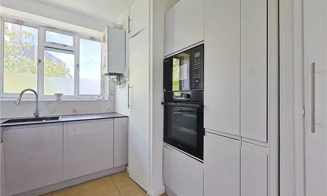 Недвижимость Rollo Court, Strasburg Road: 17