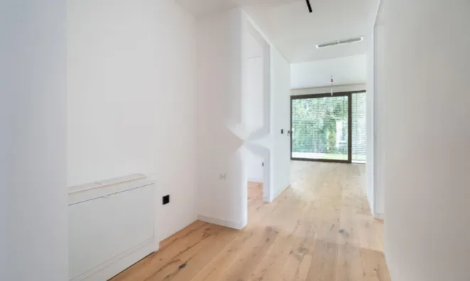 Недвижимость Четырехкомнатная квартира Бежиград: 72