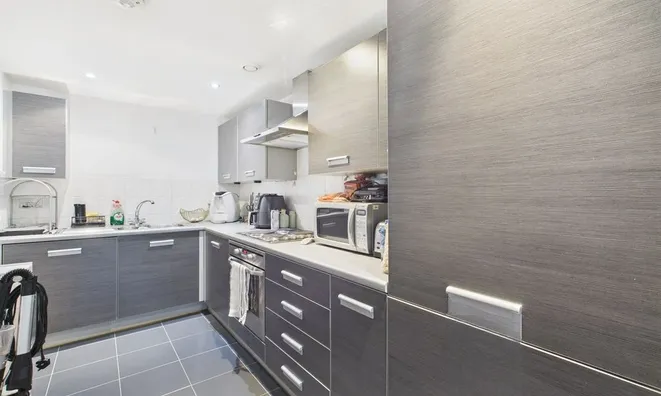 Недвижимость Phoenix Way, Battersea: 1