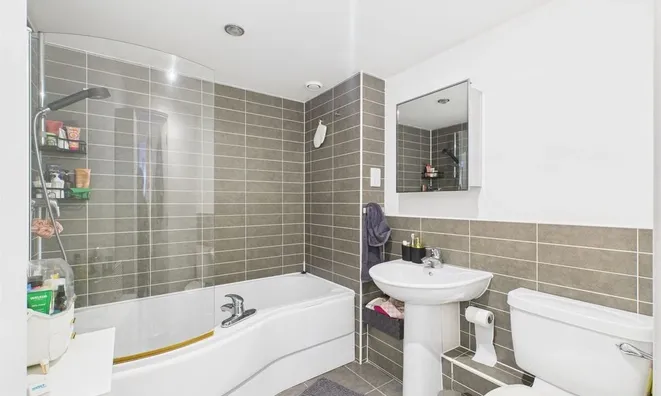 Недвижимость Phoenix Way, Battersea: 2