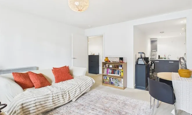 Недвижимость Phoenix Way, Battersea: 8