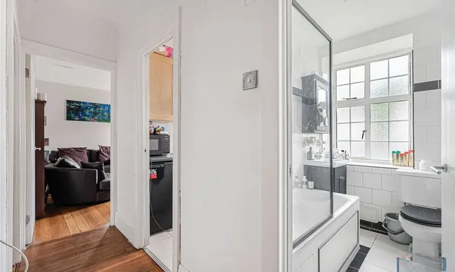 Недвижимость 19 West Heath Court, North End Road: 2