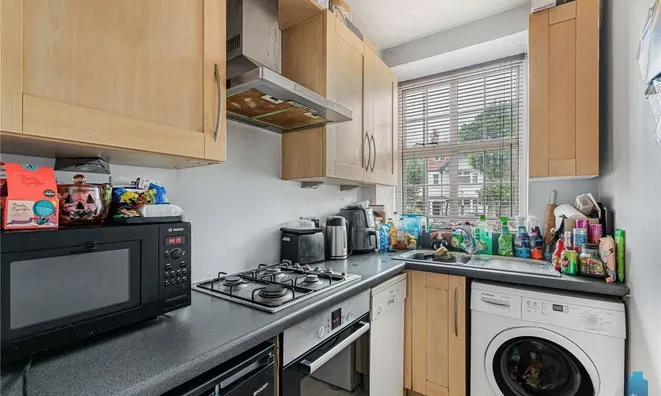 Недвижимость 19 West Heath Court, North End Road: 6