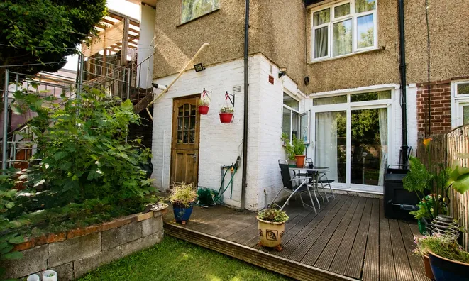 Недвижимость Braemar Avenue: 4