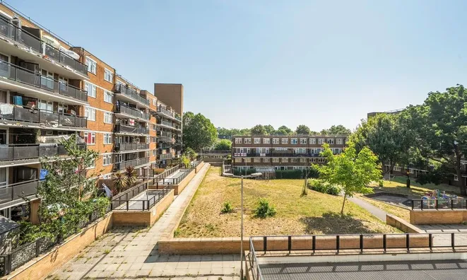 Недвижимость Layard Square: 3