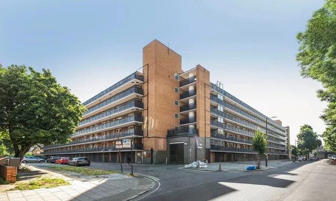 Недвижимость Layard Square: 8