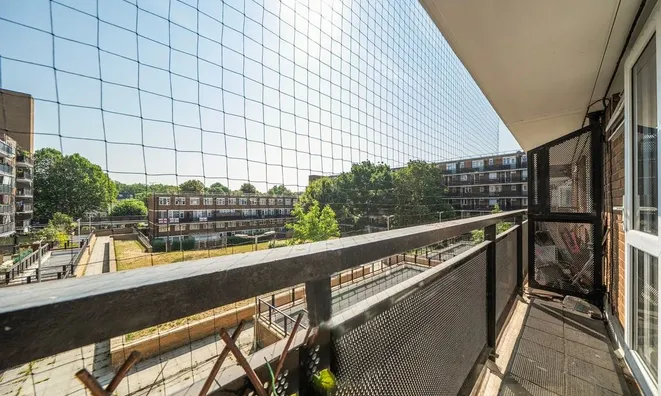 Недвижимость Layard Square: 13