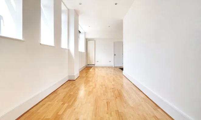 Недвижимость Bernhard Baron House, Henriques Street: 8