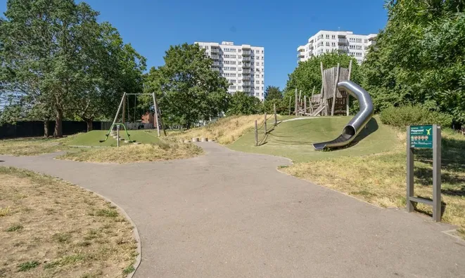Недвижимость Avenue Road: 2