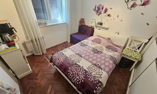 Недвижимость Двухкомнатная квартира в центре: 2