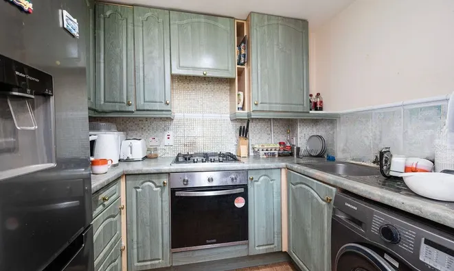 Недвижимость Mile End Road, Stepney: 1